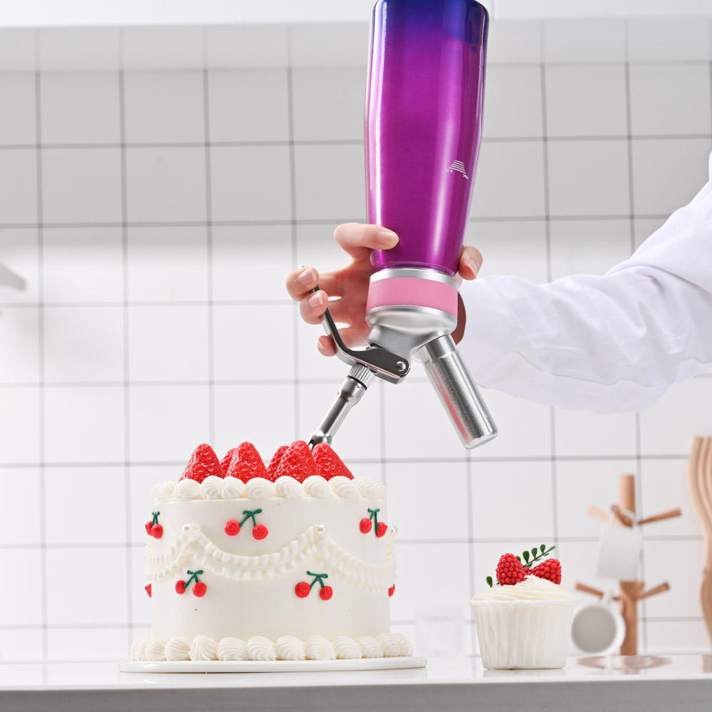 500ml Cream Whipper with Decorating Nozzles & Brush